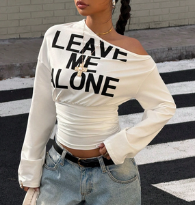 <span class=keywords><strong>Camiseta</strong></span> de <span class=keywords><strong>manga</strong></span> <span class=keywords><strong>larga</strong></span> con <span class=keywords><strong>hombros</strong></span> asimétricos y estampado de letras tejidas, corte ajustado - Product Image 5