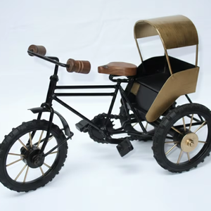 Modèle miniature de rickshaw moto vintage en métal artisanal, art en fer antique, décoration d'intérieur, ornement de bureau, cadeau de collection - Product Image 1