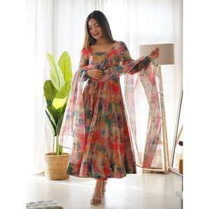 Ensemble de costume imprimé multicolore pour femme - Product Image 5