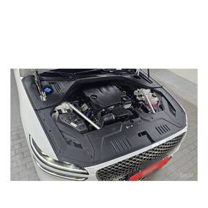Genesis GV70 2.5T Gasolina 2WD con Caja de Cambios Automática y Asientos de Cuero, Modelo Abril 2024, 9,411 km, Volante a la Izquierda, Cámara Trasera - Product Image 6