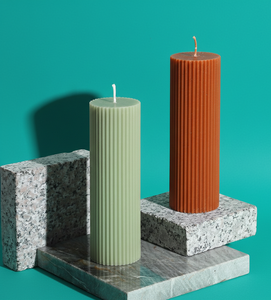 Sublimez votre décoration intérieure avec notre élégante bougie pilier côtelée, idéale pour offrir en cadeau, pour la méditation et les occasions spéciales. - Product Image 2