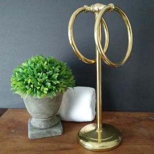 Un porte-serviettes en métal de qualité assurée améliore votre quotidien grâce à sa fonctionnalité simple et fiable, fabriqué de manière incroyablement soignée par KHOOSI. - Product Image 4