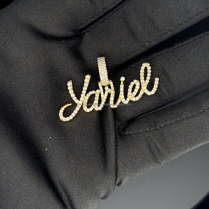 จี้ขนาดเล็กหนึ่งชิ้น VVS1ตัวอักษรเพชรโมอิสซาไนต์สร้อยคอชื่อแบบโค้งชุบโรเดียม14K สำหรับปาร์ตี้ - Product Image 5