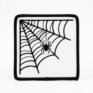Parche bordado gótico personalizado de telaraña negra, aplique termoadhesivo, insignias tejidas para ropa y mochilas, venta al por mayor - Product Image 1