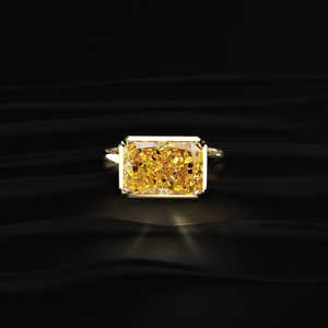 แหวนเพชรโมอิสซาไนต์ทรงเรเดียนท์คัทสีเหลือง 4 กะรัต แบบอีสต์เวสต์โซลิแทร์ ทองคำแท้ 14K ขายส่ง ผู้ผลิตเครื่องประดับสั่งทำพิเศษ - Product Image 6