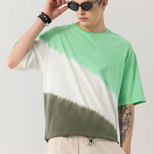 เสื้อยืดคอกลมแขนสั้นทรงโอเวอร์ไซส์ผ้าคอตตอนเจอร์ซีย์สำหรับผู้ชาย สไตล์ลำลอง พิมพ์ลายพร้อมโลโก้ด้านหลัง - Product Image 5