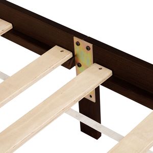 Lit en bois King Pine Espresso avec tête et pied de lit en rotin, plateforme centrale améliorée - Product Image 1