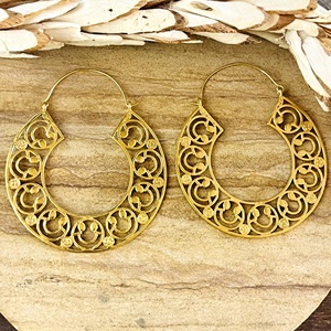 ต่างหูห่วงลายฉลุโบโฮสวยงาม ดีไซน์แบบชนเผ่า ตกแต่งด้วยทองเหลืองชุบทอง 18k ลายมันดาลา สำหรับผู้หญิง ขายส่ง รับผลิตแบบ OEM ODM - Product Image 1
