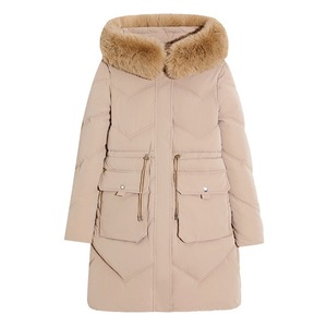 Manteau d'hiver chaud et tendance pour femme, avec capuche longue en fourrure personnalisée et poches décoratives - Product Image 2