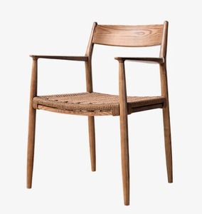 Chaise en bois massif artisanale avec assise en tissage naturel, style scandinave minimaliste, pour restaurants et projets d'aménagement intérieur - Product Image 1