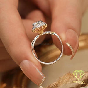 Bague tendance à deux tons dorés avec cluster de diamants de laboratoire, taille brillant rond, bijoux de mariage élégants pour femmes - Product Image 4