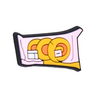 Charmes de chaussures Prem Leag de vente chaude pour les fans de football Accessoires de pom-pom girl avec trous de chaussures décoratifs - Product Image 2