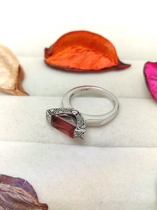 Bague en Quartz Rouge Céleste Élégante, Bijou en Cristal, Cadeau Tendance pour Femmes et Filles, Bague de Fiançailles Unique - Product Image 3