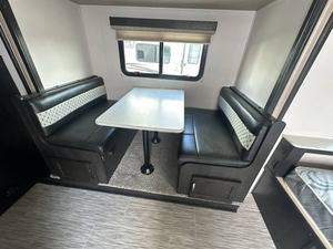 Usado, 2020, F-o-r-e-s-t R-i-v-e-r Surveyor 19BHLE - Product Image 3