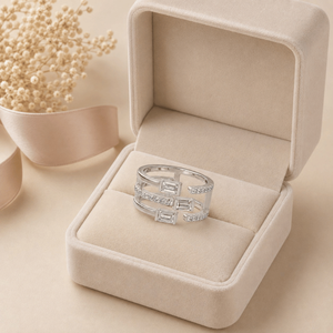 แหวนเพชรทรงบาแกตต์เจียระไนแบบวอเตอร์ฟอลล์ เพชรเลี้ยงในห้องปฏิบัติการ ทอง 10K ขายส่ง OEM ผู้ผลิตเครื่องประดับชั้นดี ผู้จัดจำหน่าย สี D - Product Image 3