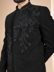 Traje Jodhpuri Negro con Cuello Mandarín y Diseño Geométrico de Diamantes Codificados TR Lachka, Blazer Asimétrico con Diseño de Obsidiana y Flora Codificados - Product Image 2