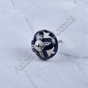 Axiom Home Accents Perillas de cerámica hechas a mano Manijas de muebles de diseño geométrico para cajones y tocadores para uso en la cocina - Product Image 5