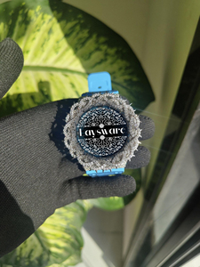 Reloj Laysware de Lujo con Diamantes Moissanite VVS, Resistente al Agua, Correa de Goma Azul Cielo, Bisel Plateado con Diseño de Espinas - Product Image 6