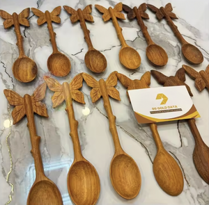 Cuillère en bois de pin rouge sculptée à la main, fabriquée au Vietnam, pour la cuisine, la cuisson et la présentation des aliments. - Product Image 6