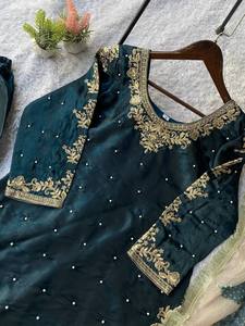 Ensemble de robe traditionnelle indienne pakistanaise pour femmes en soie turquoise brodée, coupe régulière, toutes saisons - Product Image 2