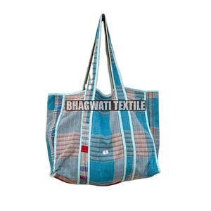 Sac fourre-tout Kantha Jhola vintage fait à la main Style indien décontracté avec double sangles et décoration florale Sacs à main Produit - Product Image 1