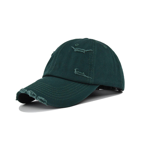Gorra de béisbol minimalista diseñada para uso diario con un tacto ligero y una forma atemporal que se adapta a cualquier estilo. - Product Image 3