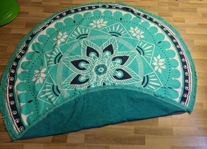 Pareo de playa redondo de viscosa y algodón estampado, fabricado con la parte delantera como pañuelo y la parte trasera como toalla, 2 en 1 - Product Image 2