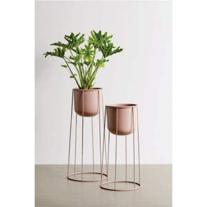 Soporte de metal alto minimalista para macetas al por mayor, soporte de hierro rosa para macetas de interior, expositor decorativo comercial de pie para macetas - Product Image 1