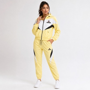 Conjunto Deportivo Informal Transpirable para Mujer, Chaqueta con Capucha y Pantalones a Juego, Estilo Moderno - Product Image 4