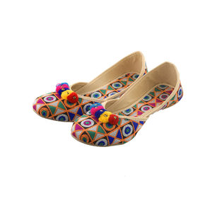 Sandalias Étnicas Tradicionales Hechas a Mano para Mujer, Khussa, Mojari, Jutti Punjabi, Zapatos Negros con Estampado Blanco para Boda - Product Image 3