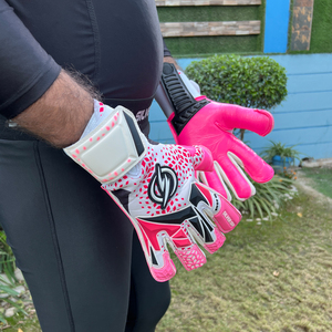 Finger-protected Soccer Goalkeeper <b>Gloves</b> Custom Goalkeeper <b>Gloves</b> Manufacturer Wrist-strap Breathable German Latex High Quality - Product Image 3