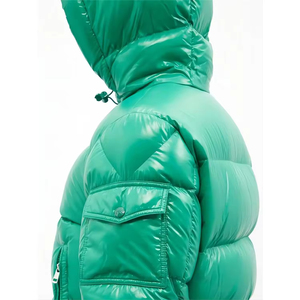 Blouson universitaire d'hiver pour homme, personnalisé, en nylon toile mate, avec capuche, coupe ample et structurée, style techwear esthétique, en matière synthétique durable, longueur standard - Product Image 5