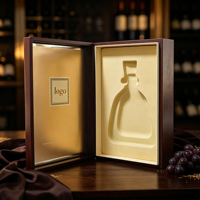 Boîte cadeau de luxe personnalisée à couvercle rabattable pour vin, en papier d'art gaufré avec logo en feuille d'or, insert en EVA et fermeture magnétique pour emballage de bouteille d'alcool