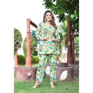 ENSEMBLE DE CORDON DE TRAVAIL EN COTON IMPRIMÉ FLORAL TOP BAS VERT - Product Image 1