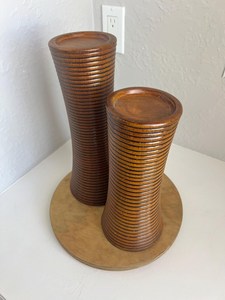 Portavelas de Madera de Acacia Hechos a Mano, Estilo Vintage Moderno de Mediados de Siglo |   Soportes Anchos Esculpidos con Diseño Acanalado de los Años 70 - Product Image 3