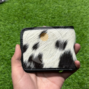 Cartera de Cuero Natural con Pelo de Vaca, Hecha a Mano, Delgada, Bifold, Tarjetero, Cartera de Cuero con Aspecto Elegante y Premium - Product Image 1