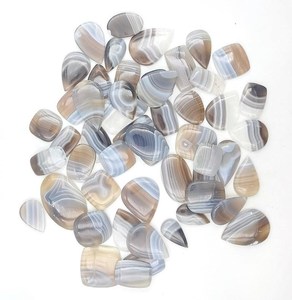 Lote al por mayor de gemas semipreciosas de ágata de Botsuana con diseño único de patrón blanco y gris en forma de cabujón - Product Image 2