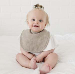 Bavoirs d'alimentation 100% en mousseline de bambou - Biologiques, avec noyau imperméable, faciles à nettoyer - Product Image 1