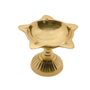 Base de latón con forma de estrella de cinco puntas para el soporte del Diya Akhand, para el templo del hogar, disponible a precios de mayorista. - Product Image 1