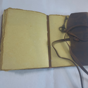 Carnet en cuir véritable fait main, pages en papier à bords festonnés vintage, avec clé, qualité supérieure, carnet d'écriture antique, journal intime - Product Image 2