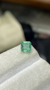 Émeraude naturelle certifiée du Zambie, taille carrée, avec un bel éclat, pierre précieuse en vrac pour la création de bijoux, 1,28 carat - Product Image 2