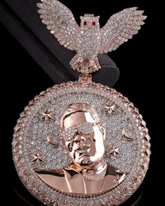 Colgante de Plata de Ley 925 con Moissanita Helada de 2.5 Pulgadas, Diseño Premium, Trabajo 3D en la Cara, Joyería Hip Hop Personalizada, 5-7CT, Certificado IGI - Product Image 4