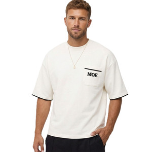 Camiseta de hombre con bolsillo de ribete en contraste, corte relajado, algodón, estilo urbano, fabricación OEM ODM de marca privada - Product Image 1
