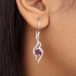 Pendientes Colgantes de Plata de Ley 925 con Baño de Oro y Amatista NG-033 de Nikhil Gems, Joyería Elegante Hecha a Mano con Gema Púrpura, a la Moda - Product Image 1