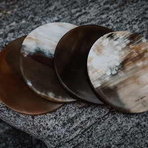 Juego de Posavasos de Cuerno Ecológicos de Alta Calidad para el Hogar y Restaurantes, Posavasos de Cuerno Pulido de Color Natural, Platos y Tazones con Diseño - Product Image 2