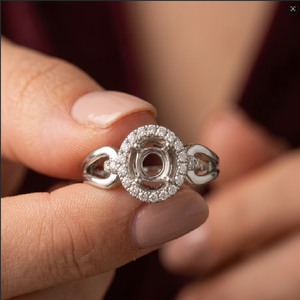 ดีไซน์หรูหรา คลาสสิก ตัวเรือนแบบกรงเล็บ ทองคำขาวแท้ 18k เพชรคุณภาพสูง เครื่องประดับชั้นดี สำหรับงานแต่งงาน งานเลี้ยง งานหมั้นแบบกึ่งสำเร็จรูป - Product Image 4