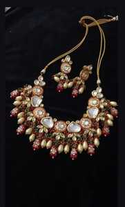 Ensemble de collier élégant plaqué or Kundan avec perles et cristaux, design floral pour femmes, bijoux de mariage - Product Image 1
