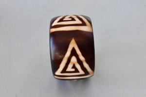 Colección Exclusiva de Brazaletes de Resina, Diseño Exclusivo, Acabado Liso, Precio de Fábrica al por Mayor - Product Image 2