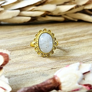 Bague florale au design unique, style bohème, en laiton plaqué or 18 carats, avec pierre de lune, pour femmes, vente en gros OEM ODM - Product Image 1