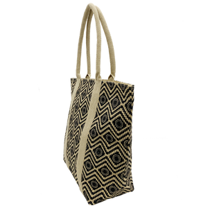 กระเป๋า ECO-WORLD ลายเรขาคณิต กระเป๋าโท้ทผ้ากระสอบพร้อมหูหิ้วเชือก ขนาดกลาง ผลิตในตะวันตกเบงกอล รุ่น EWB-23030 - Product Image 2